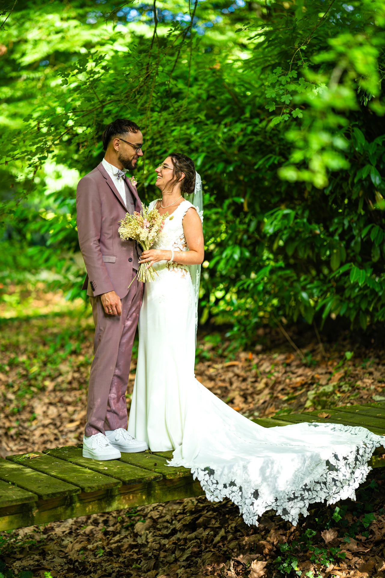Un portrait des mariées lors de leur mariage à Angoulême immortalisé par leur photographe mariage.