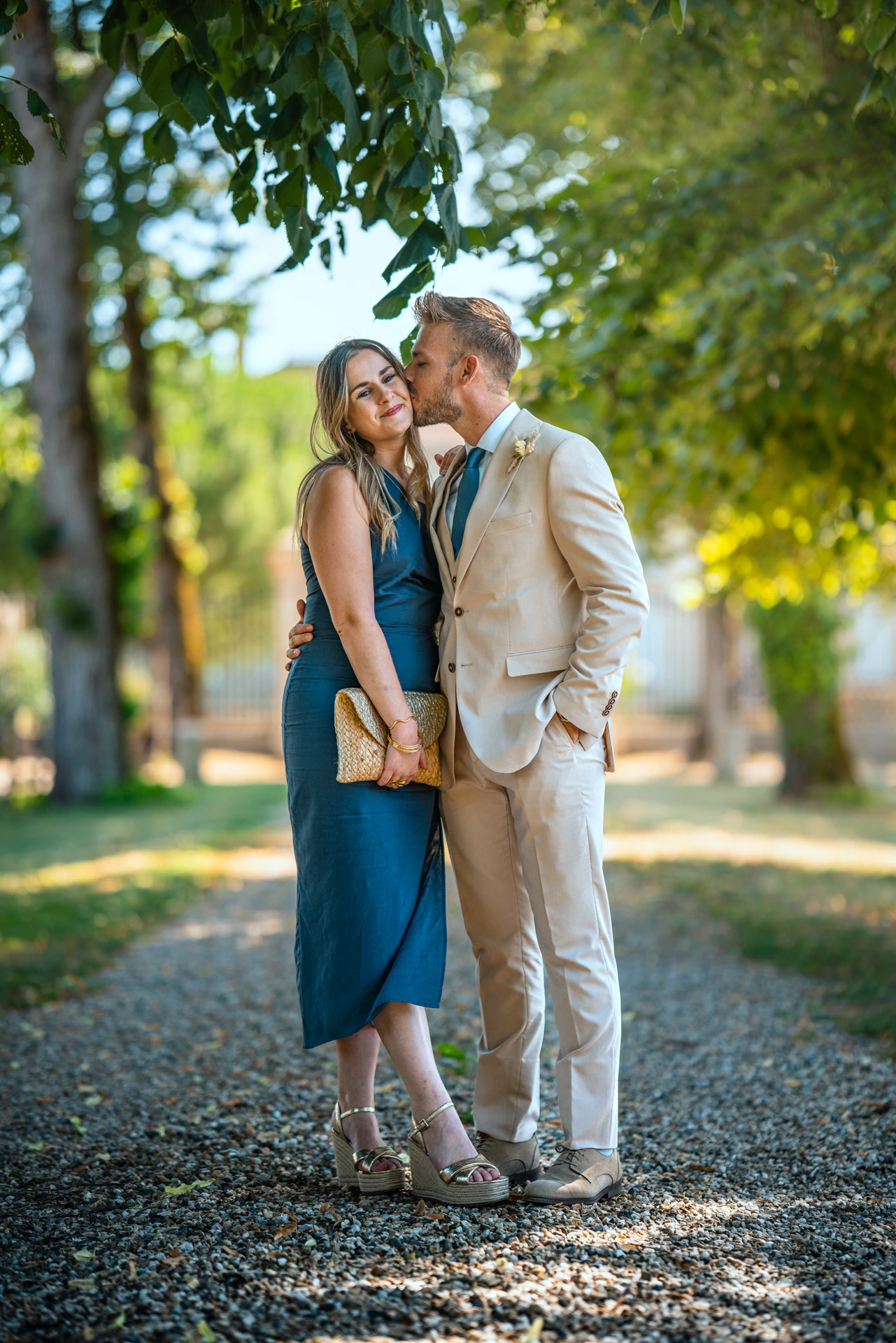 Le témoin et la demoiselle d'honneur lors du mariage à Sainte-Bazeille immortalisé par leur photographe mariage.